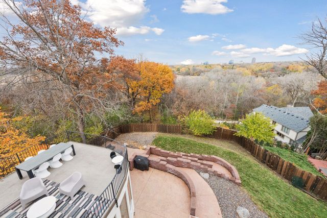 4652 Nine Oaks Circle, Bloomington, MN 55437