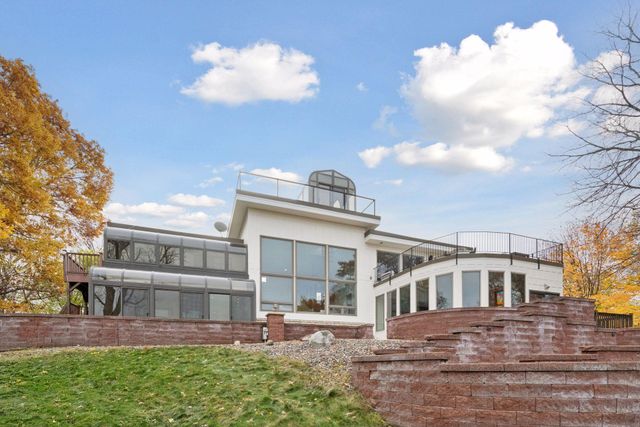 4652 Nine Oaks Circle, Bloomington, MN 55437