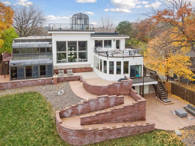 4652 Nine Oaks Circle, Bloomington, MN 55437