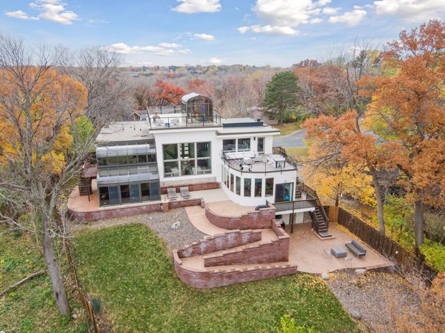 4652 Nine Oaks Circle, Bloomington, MN 55437