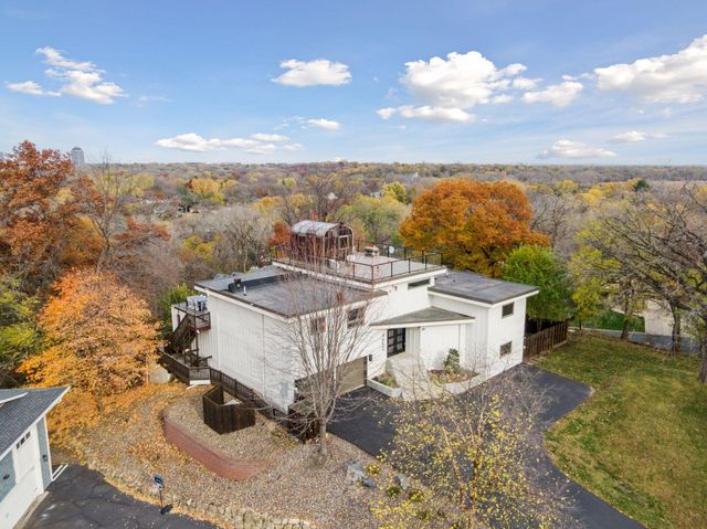 4652 Nine Oaks Circle, Bloomington, MN 55437