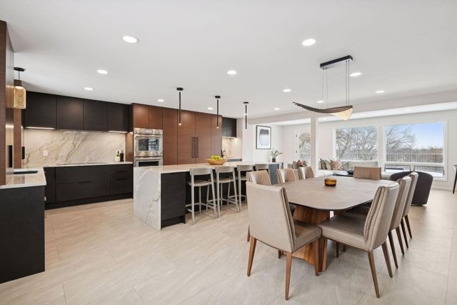 4652 Nine Oaks Circle, Bloomington, MN 55437