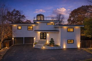 4652 Nine Oaks Circle, Bloomington, MN 55437