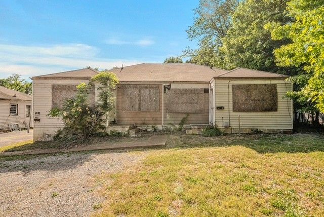 860 Greenwood Ave, Clarksville, TN 37040