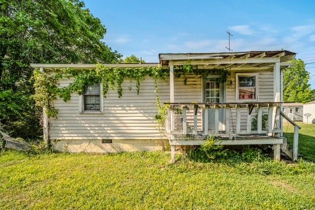 860 Greenwood Ave, Clarksville, TN 37040