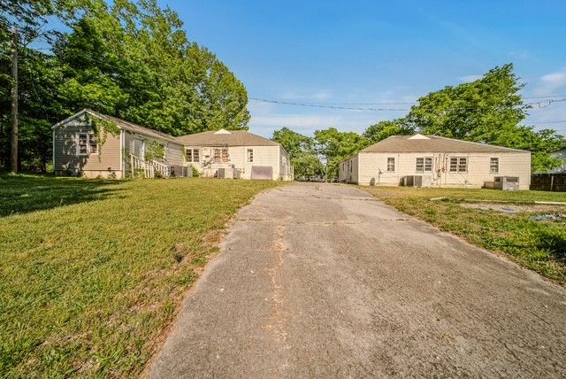 860 Greenwood Ave, Clarksville, TN 37040