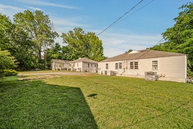860 Greenwood Ave, Clarksville, TN 37040