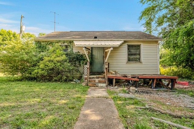 860 Greenwood Ave, Clarksville, TN 37040