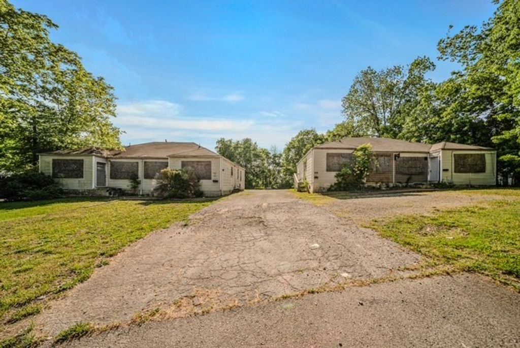 860 Greenwood Ave, Clarksville, TN 37040