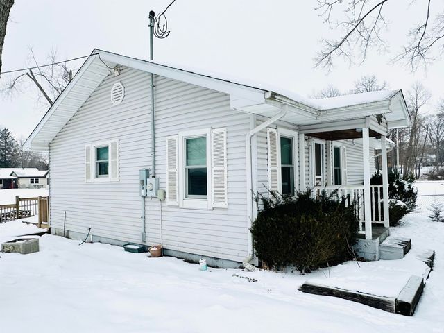 20720 S Lake Drive, Walkerton, IN 46574