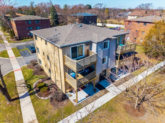 708 W 65th Street 5, Westmont, IL 60559