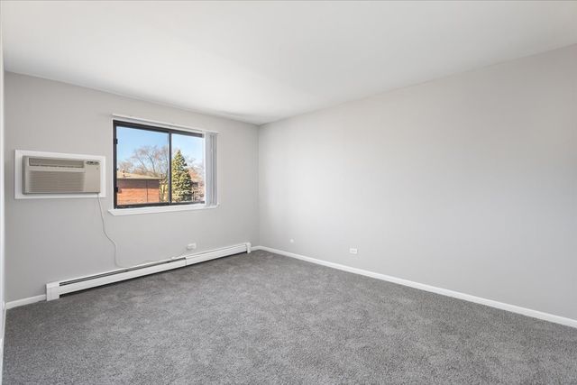 708 W 65th Street 5, Westmont, IL 60559