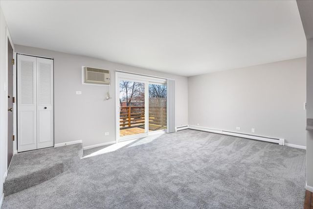 708 W 65th Street 5, Westmont, IL 60559