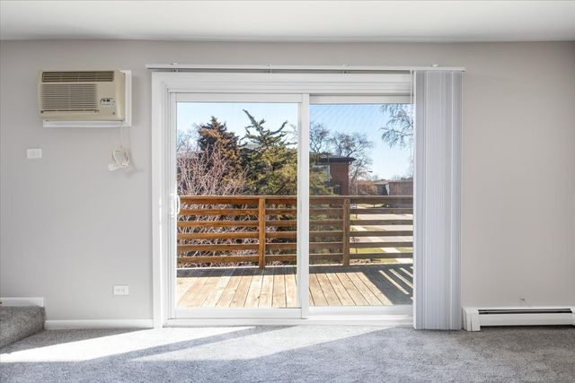 708 W 65th Street 5, Westmont, IL 60559