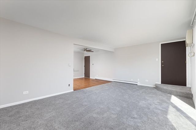 708 W 65th Street 5, Westmont, IL 60559