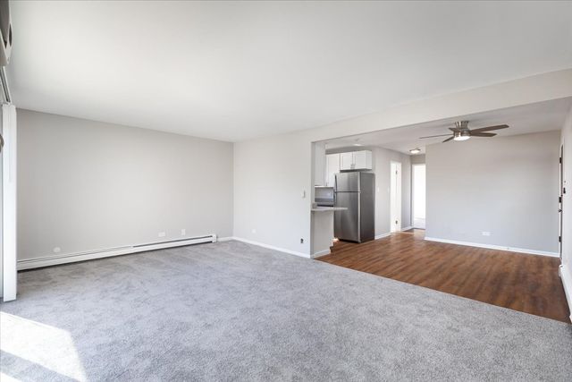 708 W 65th Street 5, Westmont, IL 60559