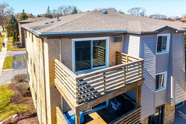 708 W 65th Street 5, Westmont, IL 60559