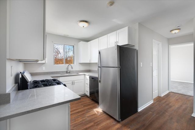 708 W 65th Street 5, Westmont, IL 60559