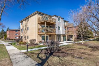 708 W 65th Street 5, Westmont, IL 60559
