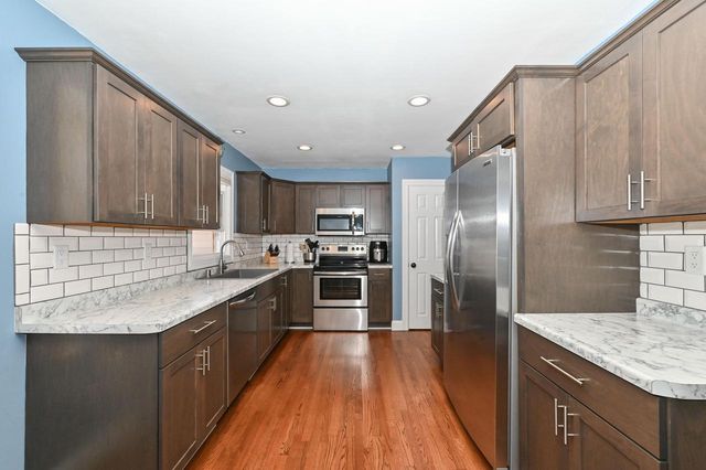 4690 S 114th STREET, Greenfield, WI 53228