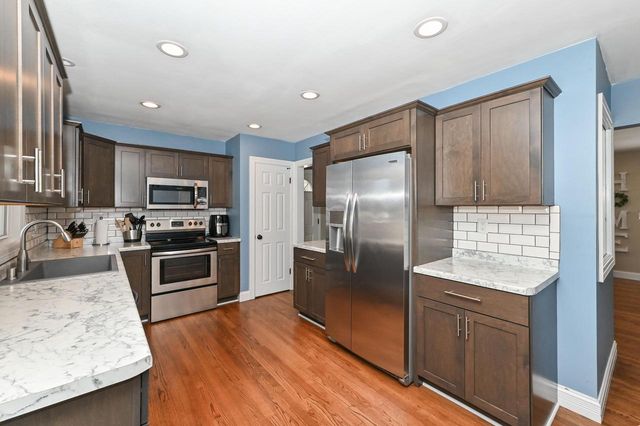 4690 S 114th STREET, Greenfield, WI 53228