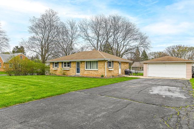 4690 S 114th STREET, Greenfield, WI 53228