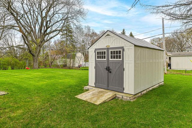 4690 S 114th STREET, Greenfield, WI 53228
