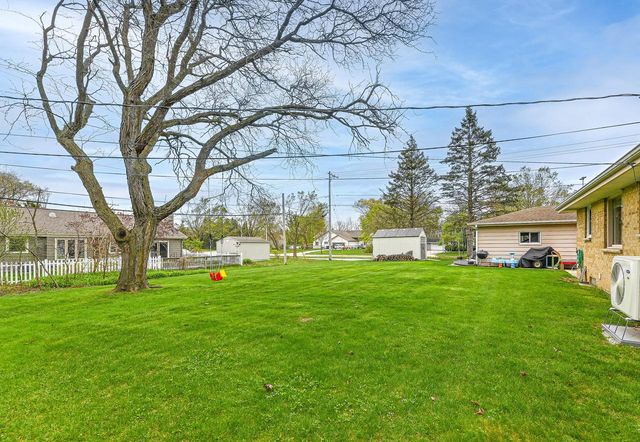 4690 S 114th STREET, Greenfield, WI 53228