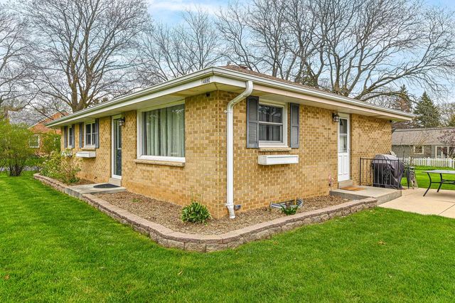 4690 S 114th STREET, Greenfield, WI 53228
