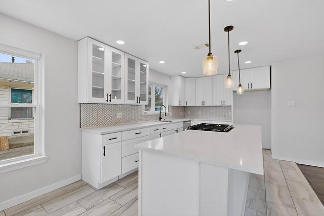 2812 San Medina Avenue, Dallas, TX 75228