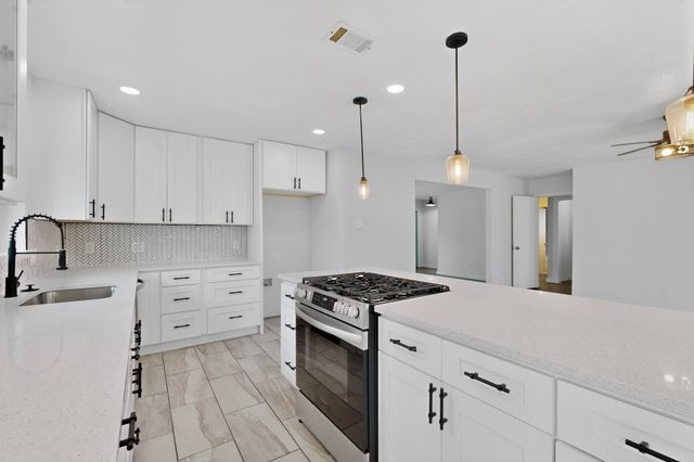 2812 San Medina Avenue, Dallas, TX 75228