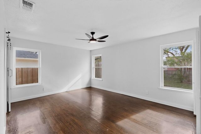 2812 San Medina Avenue, Dallas, TX 75228