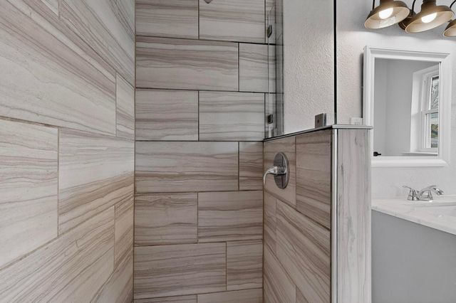 2812 San Medina Avenue, Dallas, TX 75228