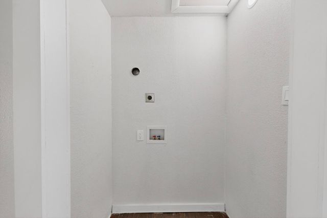 2812 San Medina Avenue, Dallas, TX 75228