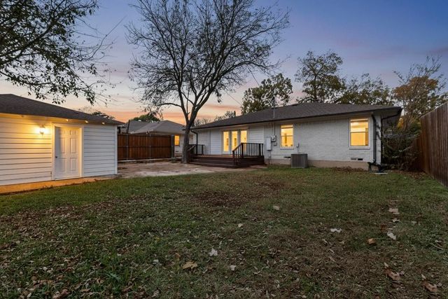 2812 San Medina Avenue, Dallas, TX 75228