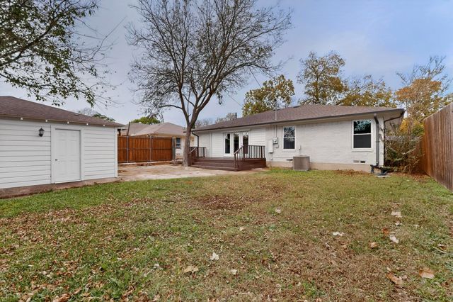 2812 San Medina Avenue, Dallas, TX 75228