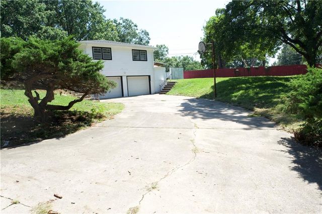 7401 Greeley Avenue, Kansas City, KS 66109