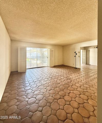 1032 E LAGUNA Drive, Tempe, AZ 85282