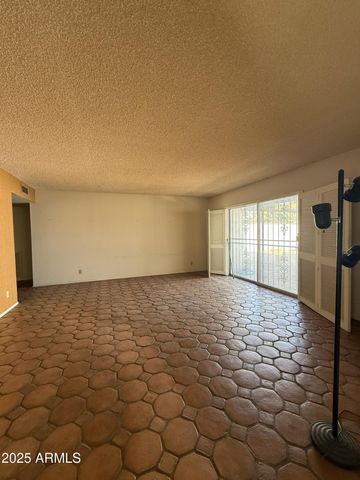 1032 E LAGUNA Drive, Tempe, AZ 85282