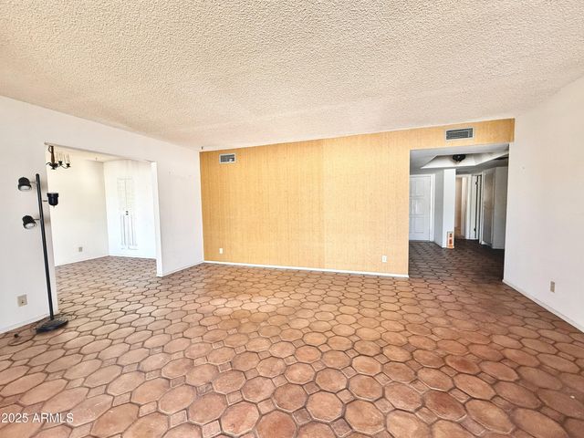 1032 E LAGUNA Drive, Tempe, AZ 85282