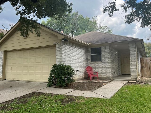 19530 Sandy Woods Drive, Tomball, TX 77375