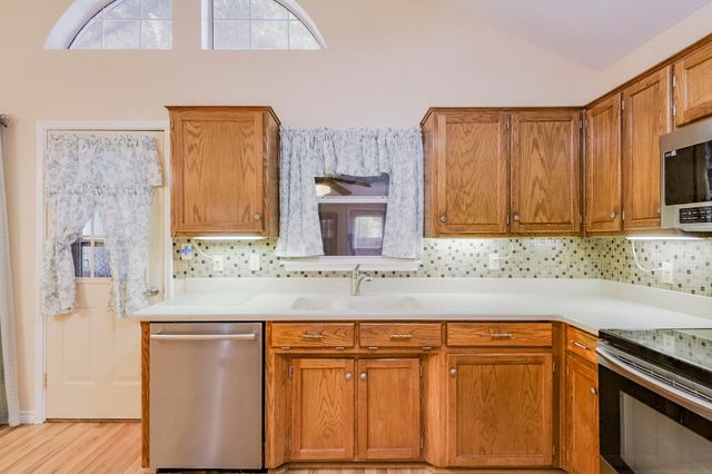211 Faircrest Drive, Arlington, TX 76018