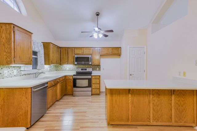 211 Faircrest Drive, Arlington, TX 76018