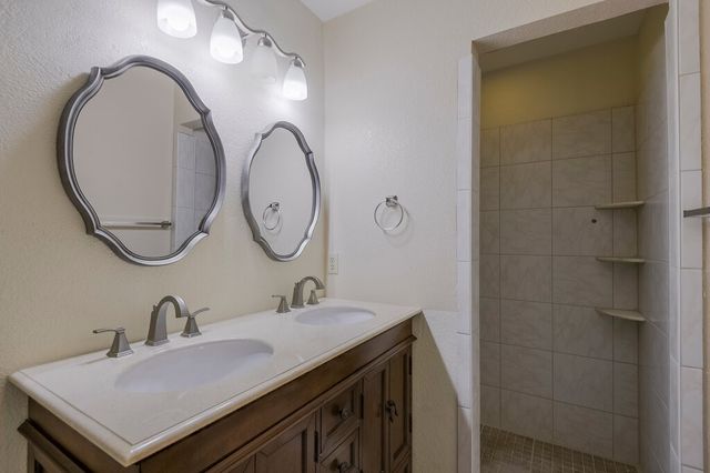 211 Faircrest Drive, Arlington, TX 76018