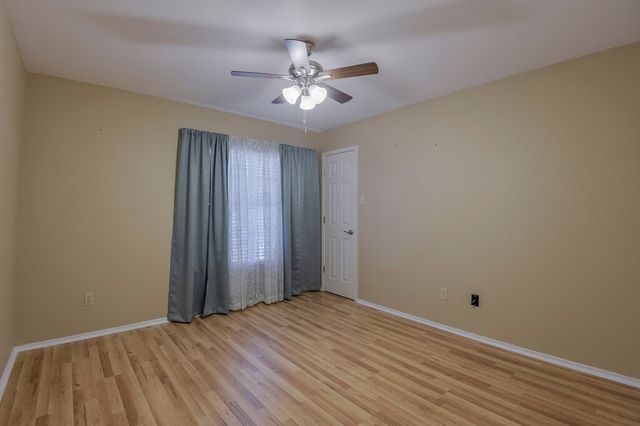 211 Faircrest Drive, Arlington, TX 76018
