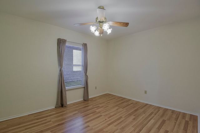 211 Faircrest Drive, Arlington, TX 76018