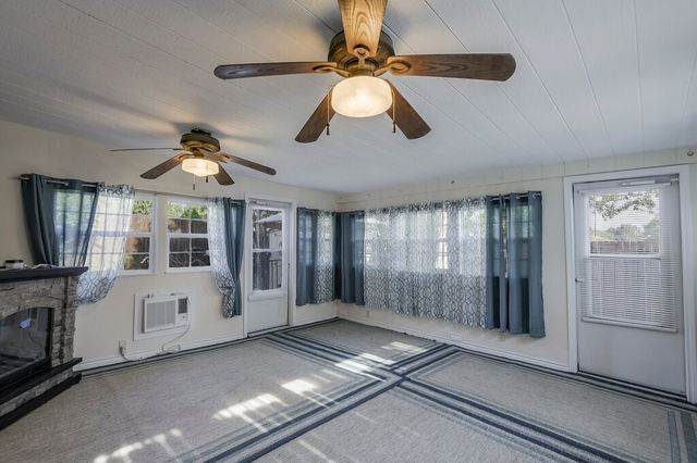 211 Faircrest Drive, Arlington, TX 76018