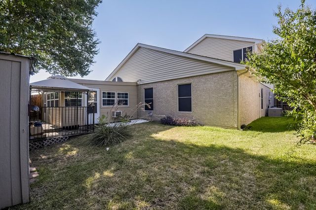 211 Faircrest Drive, Arlington, TX 76018