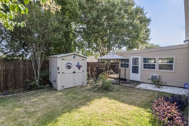 211 Faircrest Drive, Arlington, TX 76018