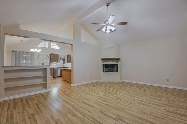 211 Faircrest Drive, Arlington, TX 76018